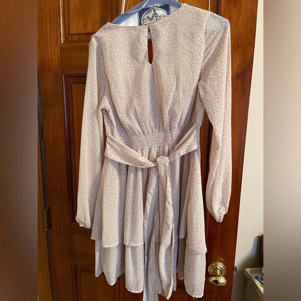 A dress that flows very nicely. - Picture 2 of 3